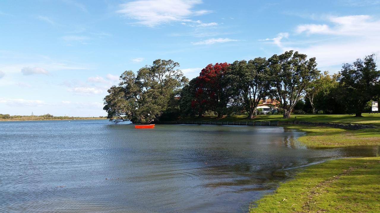 Athenree Waterside Accommodation エクステリア 写真